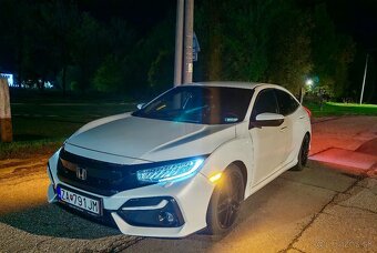 Honda Civic 1.0 DOHC VTEC Turbo Elegance - 8