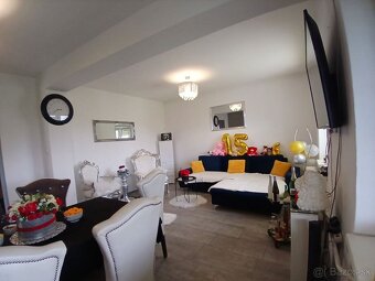 NA PREDAJ komfortný 5-izbový rodinný dom v obci Brestovany - 8