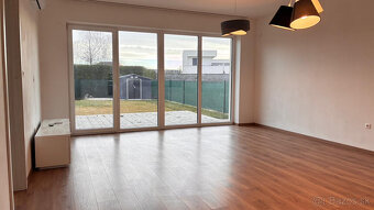 PREDAJ - DOM, KDE SA BÝVANIE MENÍ NA POCIT DOMOVA - 8