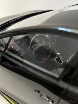 Predám model auta Renault Clio R.S. v mierke 1/18 - 8