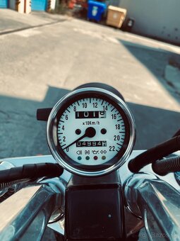 Suzuki Intruder 800 - 8