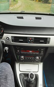 BMW 318i Touring - 8