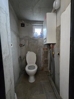 Zateplený rodinný dom + garáž a malá záhradka - 8