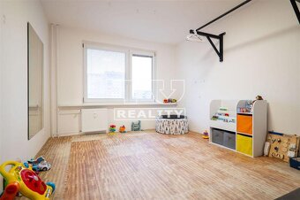 Skvelý 4-izbový byt s loggiou, ideálny pre rodinu alebo... - 8