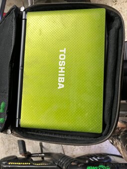 Predám 8 notebookov - 8