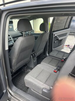 VW Touran 1,6 - 8