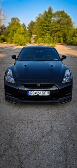 Nissan GTR - 8