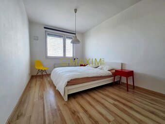 Ponúkame na predaj priestranný 2-izbový byt na Martinčekovej - 8
