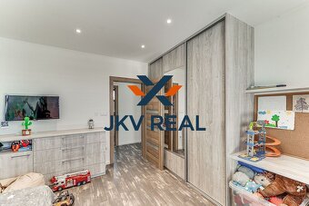 Moderný 5-izbový rodinný dom s bazénom a altánkom | Veľké Úľ - 8