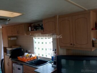 Parádny pozemok s mobilným domom na predaj - 8