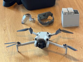 DJI Mini 4 Pro Fly More Combo (DJI RC 2) - 8
