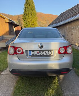 Volkswagen Jetta 2.0 TDI 103 kW – 2006 – strieborná - 8