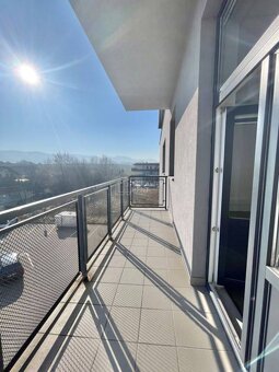 Na prenájom kancelárske priestory 1603 m2 v Living centre v - 8