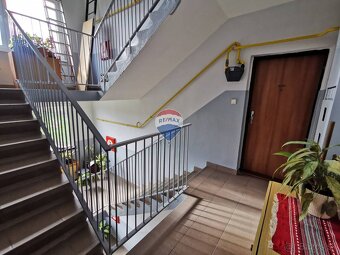 REZERVOVANÉ 2 izbový byt, zrekonštruovaný, 56 m2,  balkón, V - 8