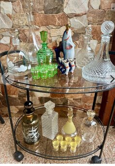 Karafi, sklenky, irisovane vázy - 8