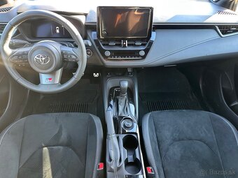 2025 Toyota Corolla GR 4x4 300 koni - 8