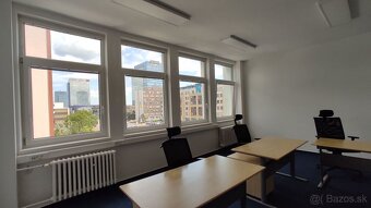 Kancelársky celok s balkónom a vlastnou kuchynkou pri OC POL - 8