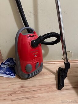 ELECTROLUX vysávač 1400W ako NOVÝ - 8