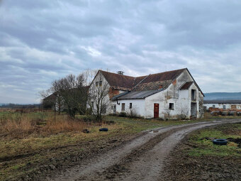 Ponúkame hospodárske budovy obci Chvalová. - 8