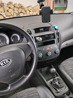 Kia ceed 1.4 77kw 2009 - 8