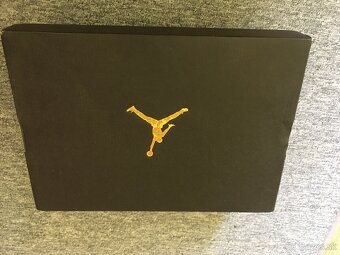 AIR JORDAN 1 MID - 8