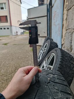 225/55 R17 predam zimne pneumatiky - 8