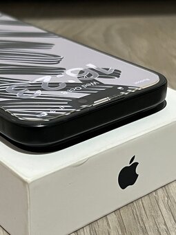 iPhone 15 128GB - 8