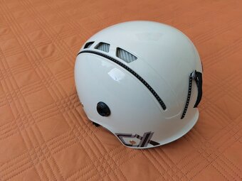 DÁMSKA LYŽIARSKA HELMA S OKULIARMI; set značky CASCO - 8