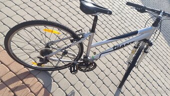 Predám bycikle horský bicykel Kellys a cestný Giant - 8