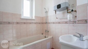 S VÝHĽADOM NA HRAD – 2i BYT, 82 m², súkromné parkovanie – SI - 8