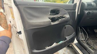 Volkswagen Sharan 1,9TDi 85kw kód motora: AUY - 8