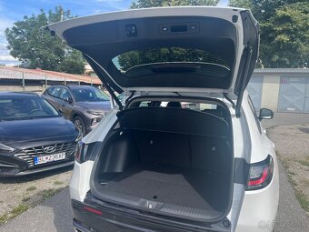 ZR-V SPORT 2.0 benzín e:HEV - REZERVOVANÉ - 8