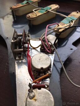 Vintage elektrická gitara typu Stratocaster - 8