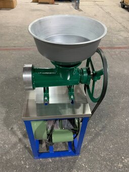 Mlynček na mäso elektrcky - 8