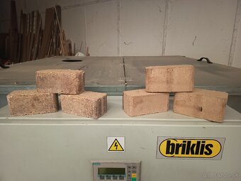 Briketovací lis - 8