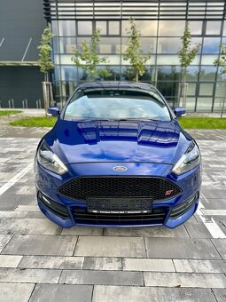 Ford Focus 2.0 ST - 8