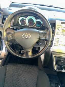 Toyota Corolla Verso Kombi - 8