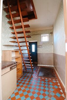 Rodinný dom s veľkým pozemkom v obci Vrakúň - 8