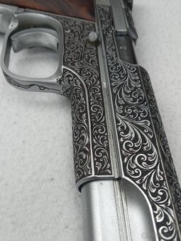 Luxusná gravírovaná pištoľ Smith & Wesson 52-1 - 8