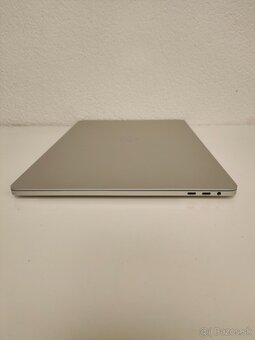 MacBook Pro 15 (2018, A1990) | Intel Core i7 2.2 GHz • 16 GB - 8