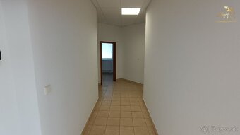 Administratívno-apartmánová budova - 8