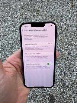 IPhone 13 Pro - baterie 100% - 8