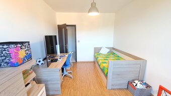 Slnečný 4 izbový byt s parkovaním a s krásnou terasou v - 8