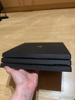 PREDÁM PLAYSTATION 4 Pro 1TB - 8