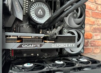 Ryzen 7 5800X3D\32GB\RTX 4070\SSD\850W Zdroj - 8