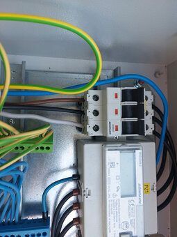 kovová elektrická rozvodná skriňa + 10x kábel 3.5 metra - 8