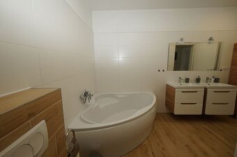 Luxusný 4i -byt s vnútorným parkovaním novostavba / Centrum - 8