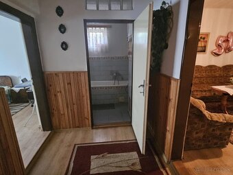 NA PREDAJ JEDNOPODLAŽNÝ 3 IZBOVÝ RODINNÝ DOM S GARÁŽOU - 8