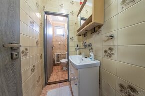 Rodinný dom s veľkým pozemkom v obci Malé Dvorníky - 8