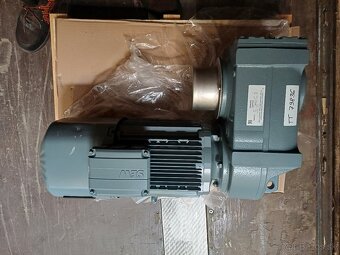 Elektromotor s prevodovkou - 8